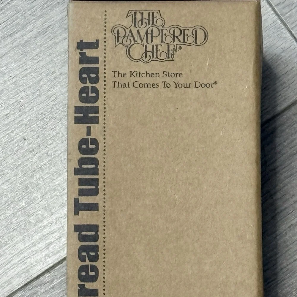 The Pampered Chef Valtrompia Bread Tube Heart Shaped. #1560, New in Box